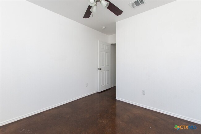 Building Photo - 223 N Mary Jo Dr