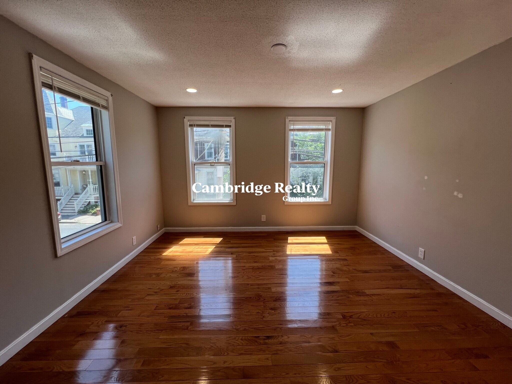 Building Photo - 11 Hudson St