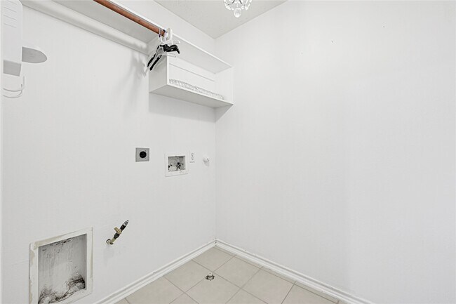 Building Photo - 16106 Greenport Ln