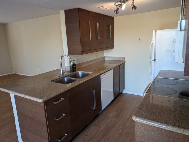 Building Photo - 14417 N Teakwood Ln