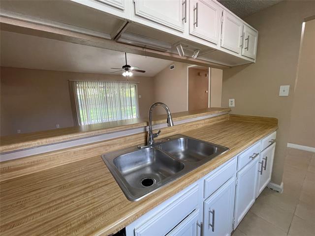 Building Photo - 7204 Shadow Bend Dr