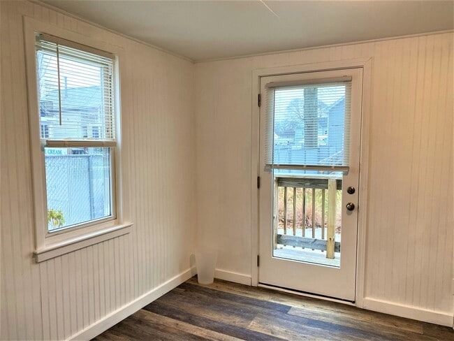 Building Photo - ****Warwick/Oakland Beach – Waterfront Single Family Home - $1,750****