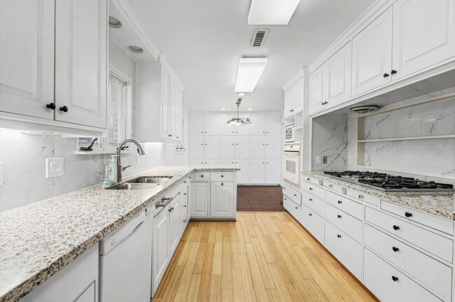 Building Photo - 9107 Timberside Dr