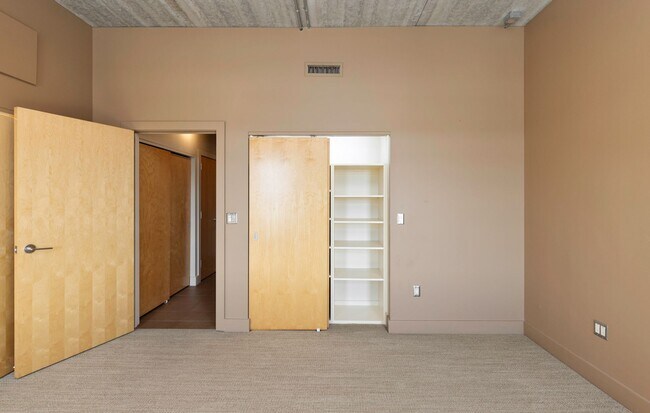 Building Photo - 309 E 5th St