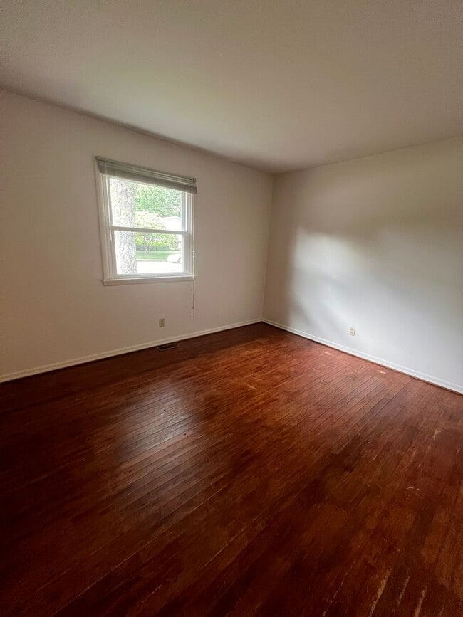 Building Photo - Cozy 3 BR Home in Convenient Location