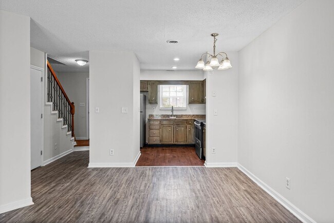 Building Photo - 105 Greenland Ct