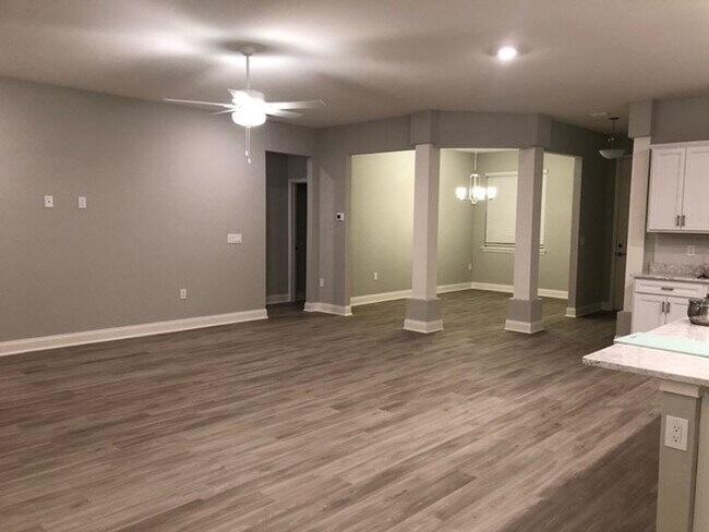 Building Photo - Like new, 2023 construction, four bedroom,...
