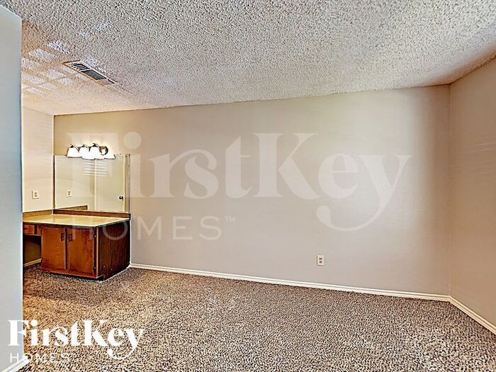 Building Photo - 7505 Evergreen Dr