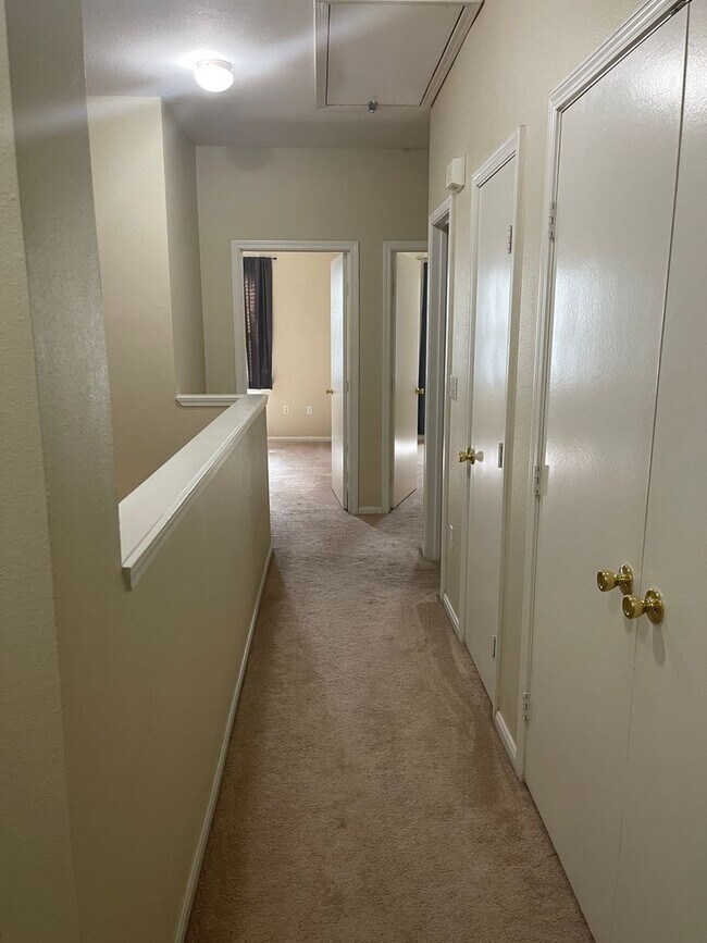 Building Photo - College Station - 4 Bedroom / 2.5 Bath / 2...