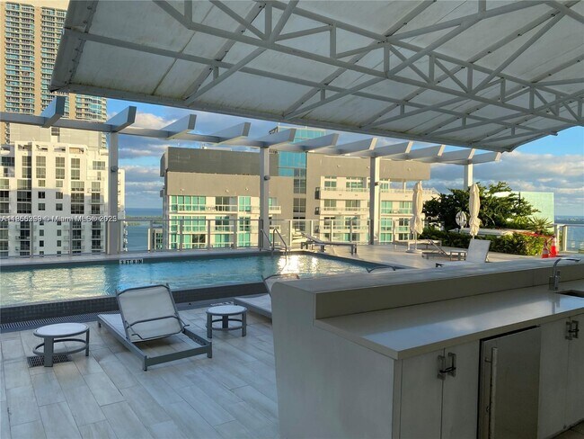 Building Photo - 1100S S Miami Ave