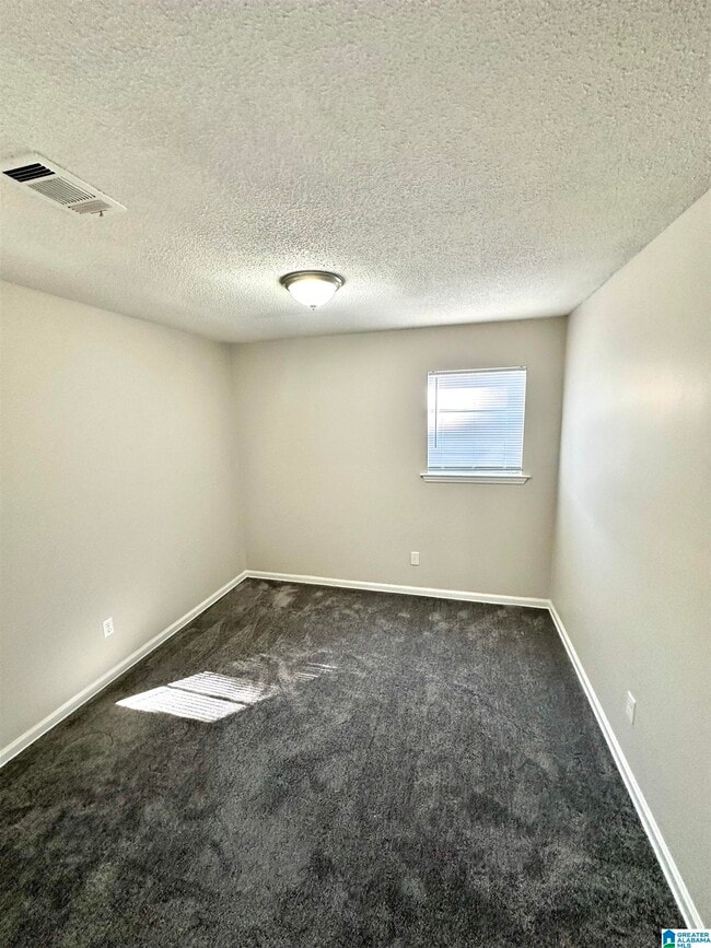 Building Photo - 678 Cummins Ave