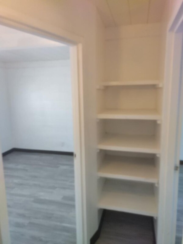 Building Photo - 11 E San Joaquin St