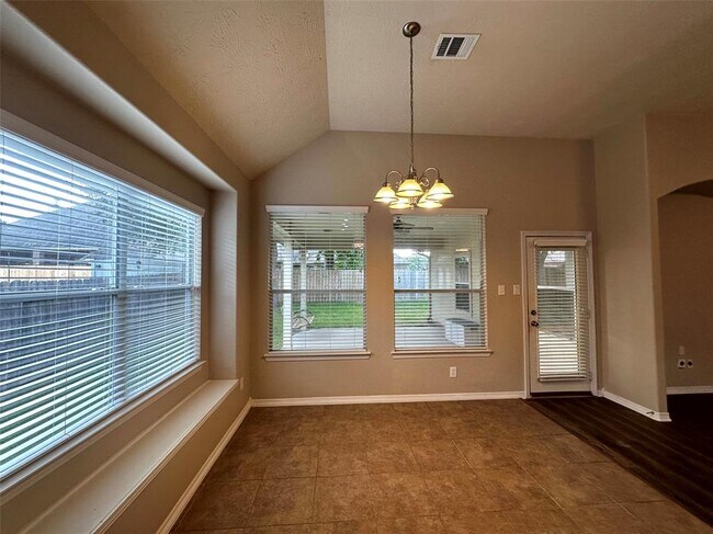 Building Photo - 2047 Lulach Ln