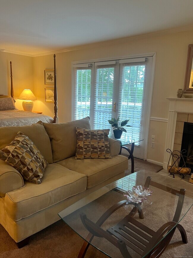 Building Photo - 912 Old Pond Ln