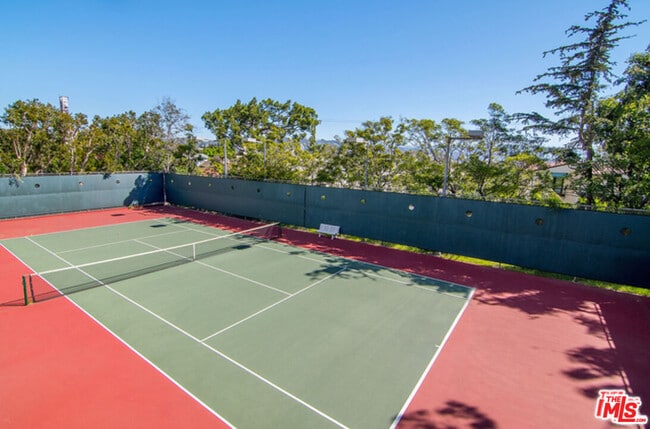 Building Photo - 2160 W Century Dr