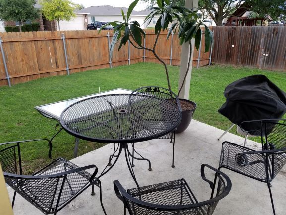 Covered Patio w/ Furniture+2 BBQs - 130 Easy St
