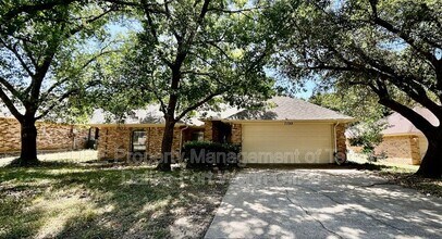 Building Photo - 7729 Red Oak St