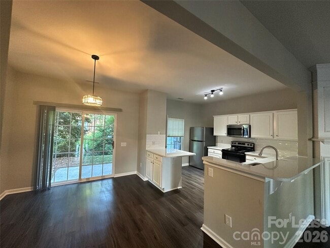 Building Photo - 6613 Rothchild Dr