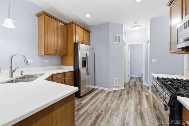 Building Photo - 472 Majestic Ln