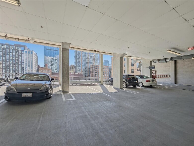 Building Photo - 701 S Wells St