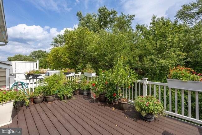 Building Photo - 126 Iron Hill Way