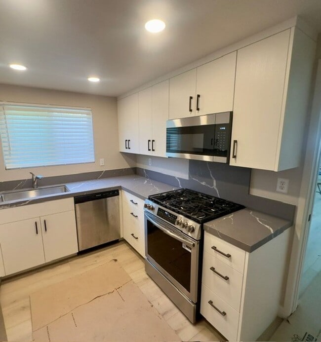 Building Photo - Resort-Style 55+ Living  in this Remodeled Home with Panoramic Views