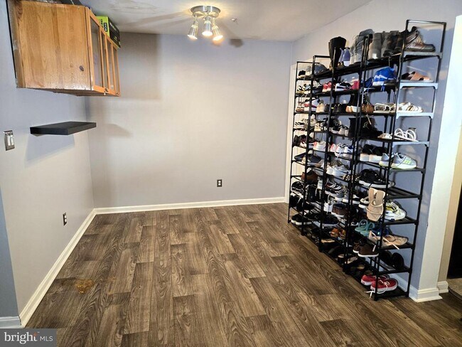 Building Photo - 7832 Canter Ct