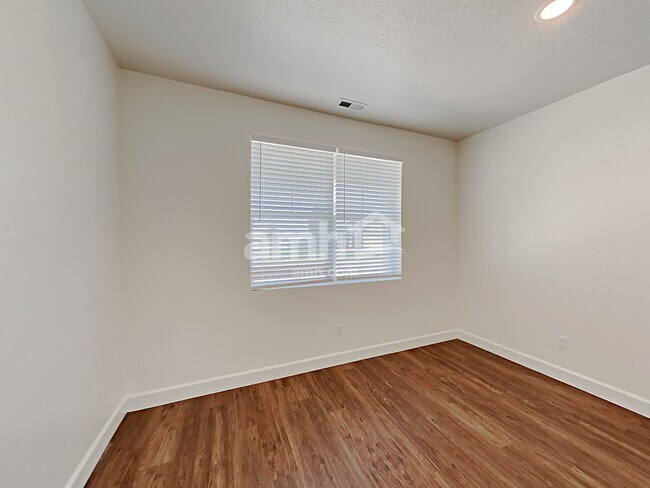 Building Photo - 1318 E White St