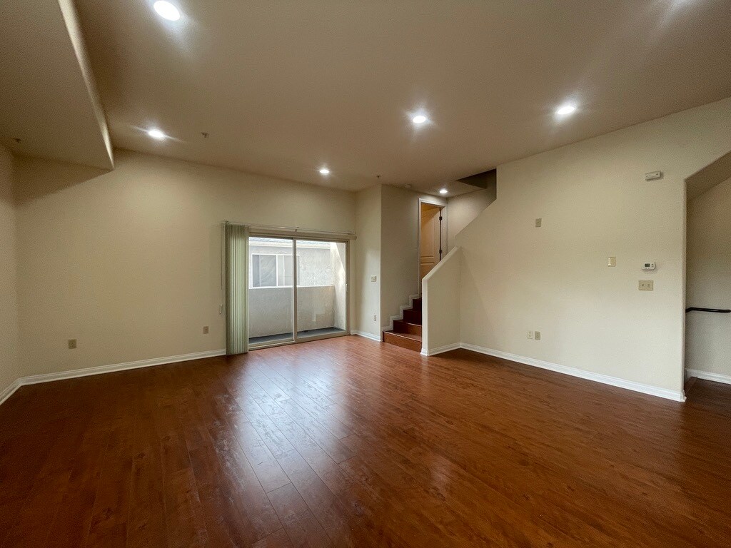 Building Photo - 15024 Magnolia Blvd