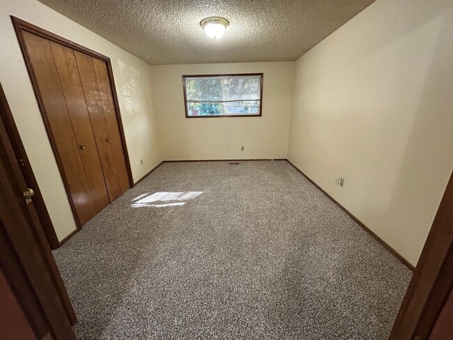 Building Photo - COMING SOON!!!  Fantastic 4 Bedroom Home on Blueberry Hill in Hazel Dell!