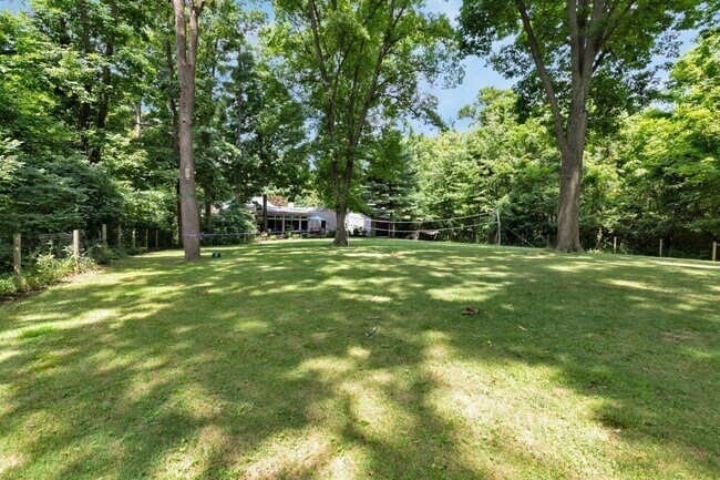 Building Photo - 7093 S Section Line Rd