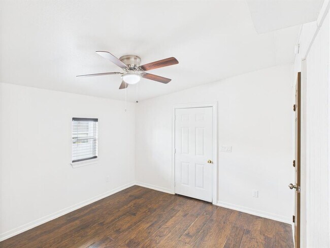 Building Photo - 21613 Erika Ct