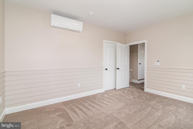 Building Photo - 4910 Earl Dr