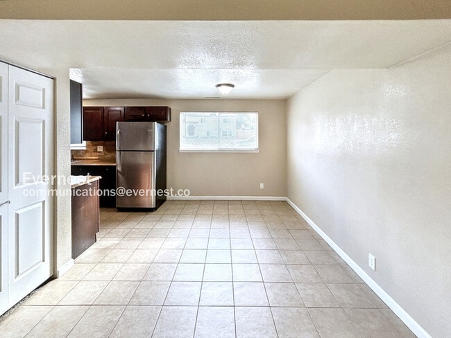 Building Photo - 1418 Luna Dr