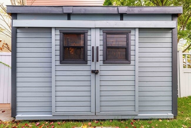 Building Photo - 205 Pearl St