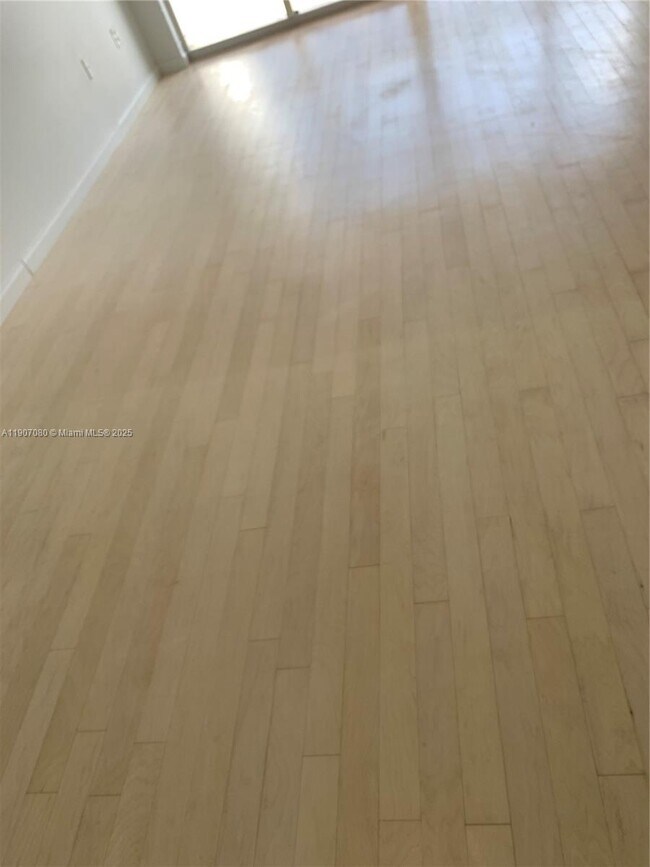 Building Photo - 1800 Sunset Harbour Dr