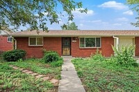 Building Photo - 12th10250