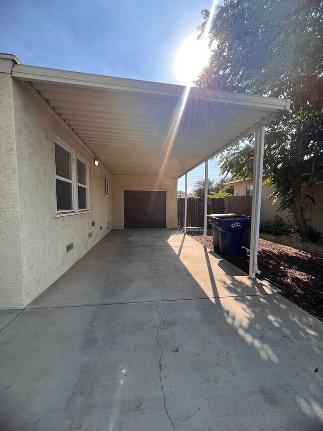 Building Photo - 638 N O St