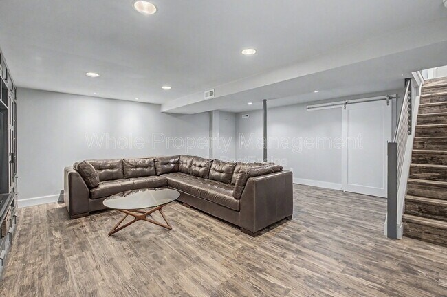 Building Photo - 5565 E Bails Dr