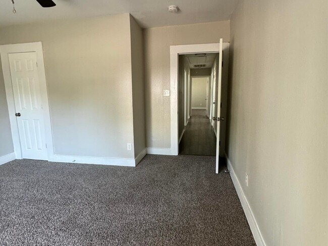 Building Photo - 8708 Lanewood Dr
