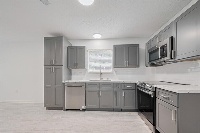 Building Photo - 5303 Lookout Mountain Dr