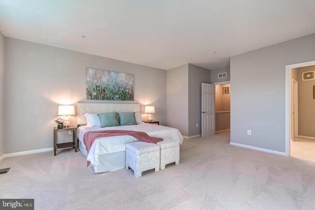 Building Photo - 44848 Tiverton Sq