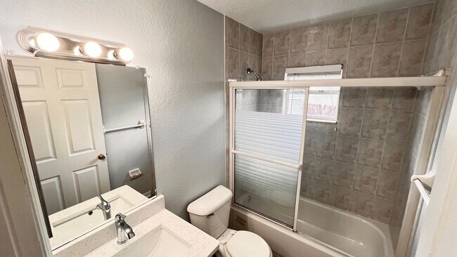 Building Photo - Charming 3-Bed, 2-Bath Home in Orlando