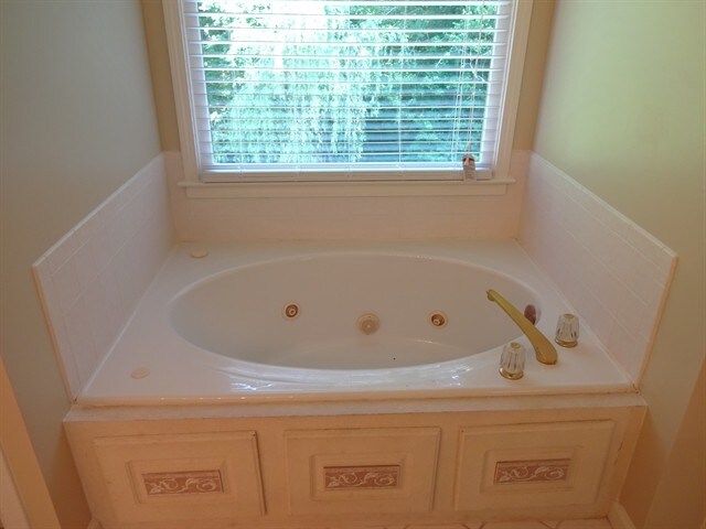 Building Photo - 2401 Weatherstone Cir SE