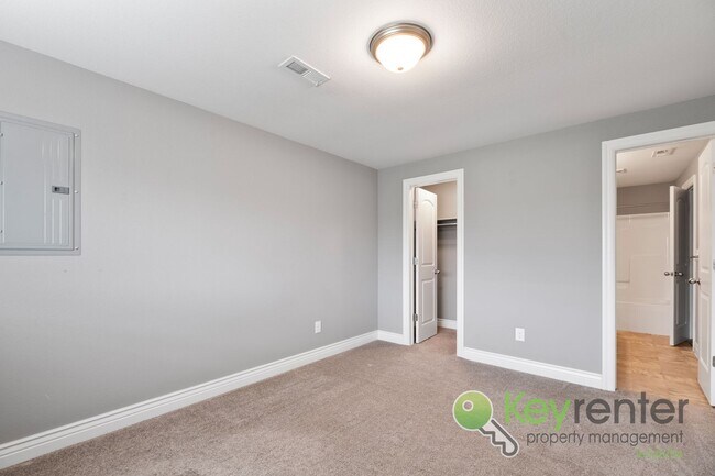 Building Photo - 2401-2403 E Coolwater St Duplex