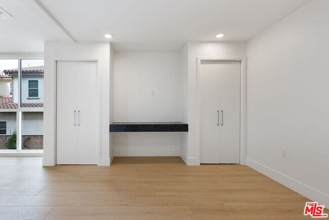 Building Photo - 8561 Belmont St