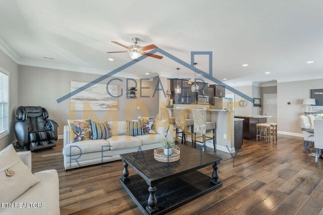 Building Photo - 129 Hackberry St