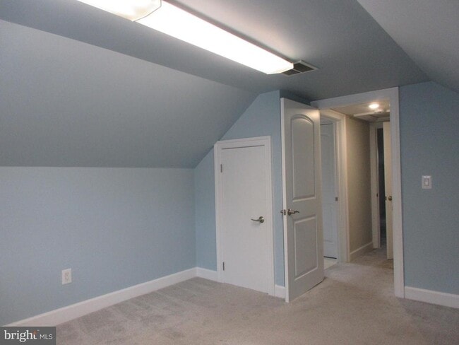 Building Photo - 10 N Stiles Ave