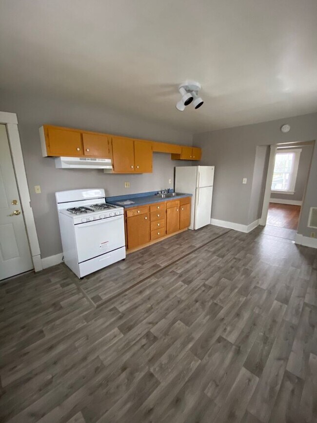 Building Photo - 301 W Eureka St