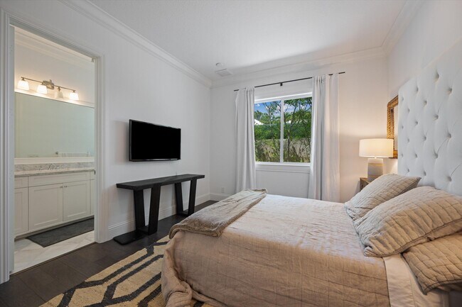 Building Photo - 12820 Mizner Way